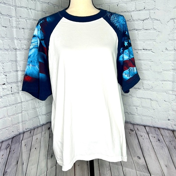 🇺🇸 Patriotic Tee with American Flag and Bald Eagle - Picture 2 of 11